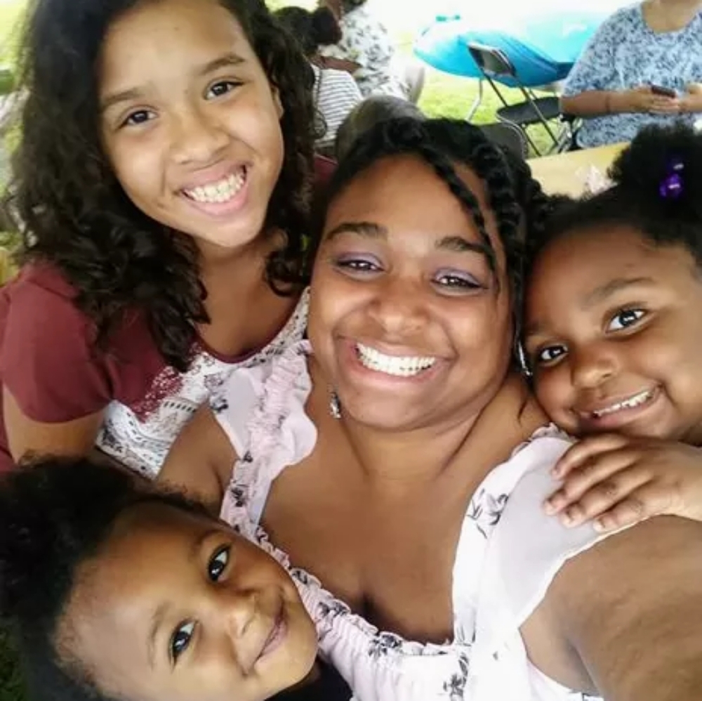 Meet your Posher, Alegra